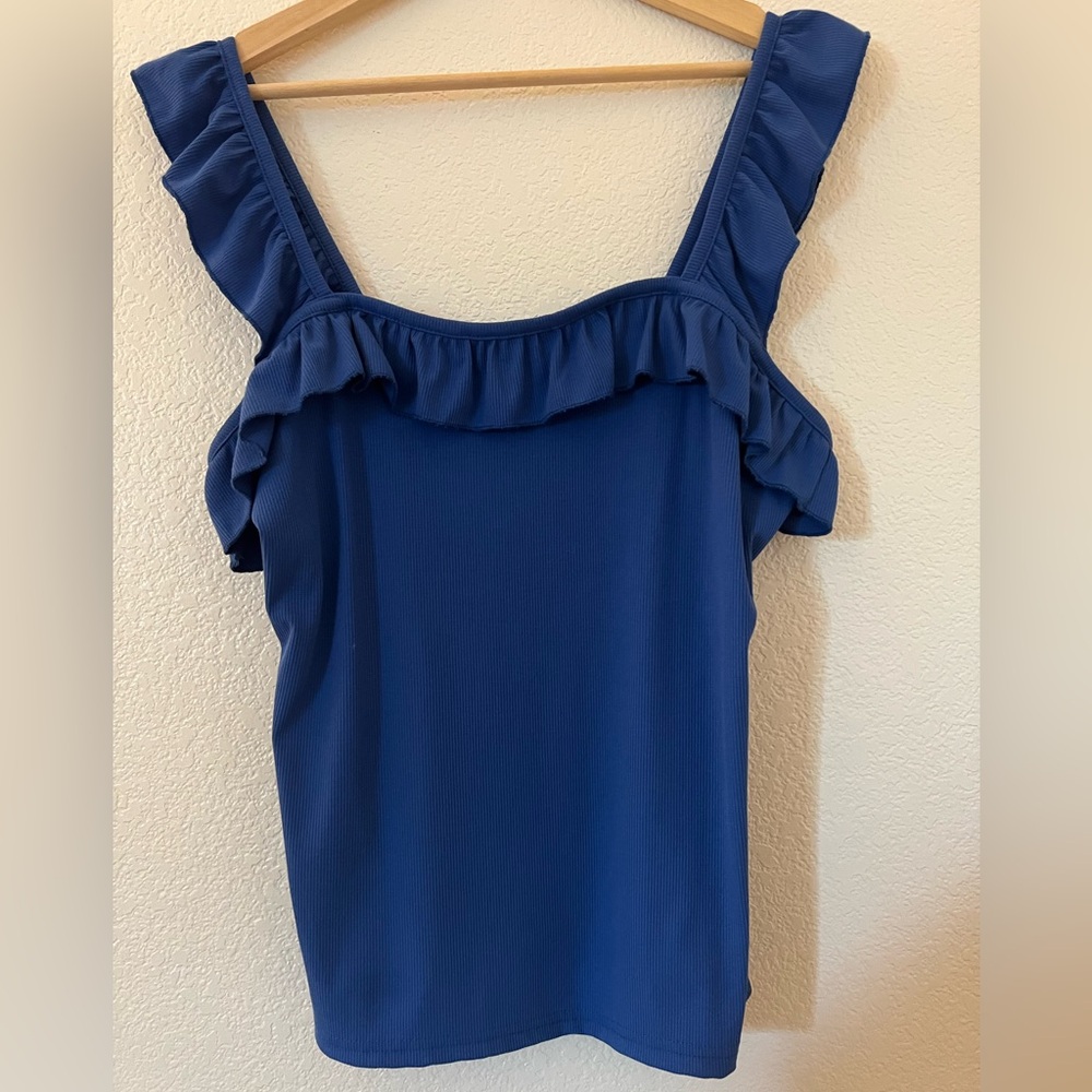 NWOT Women's Blue Ruffled‎ Top